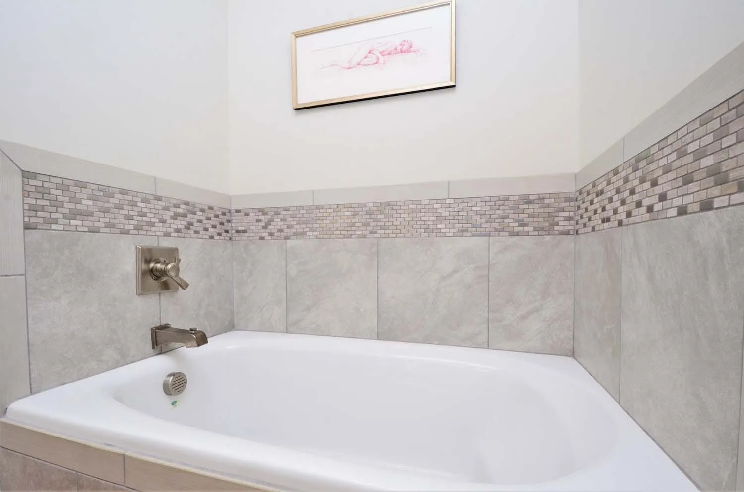 Soaking tub with tiled surround