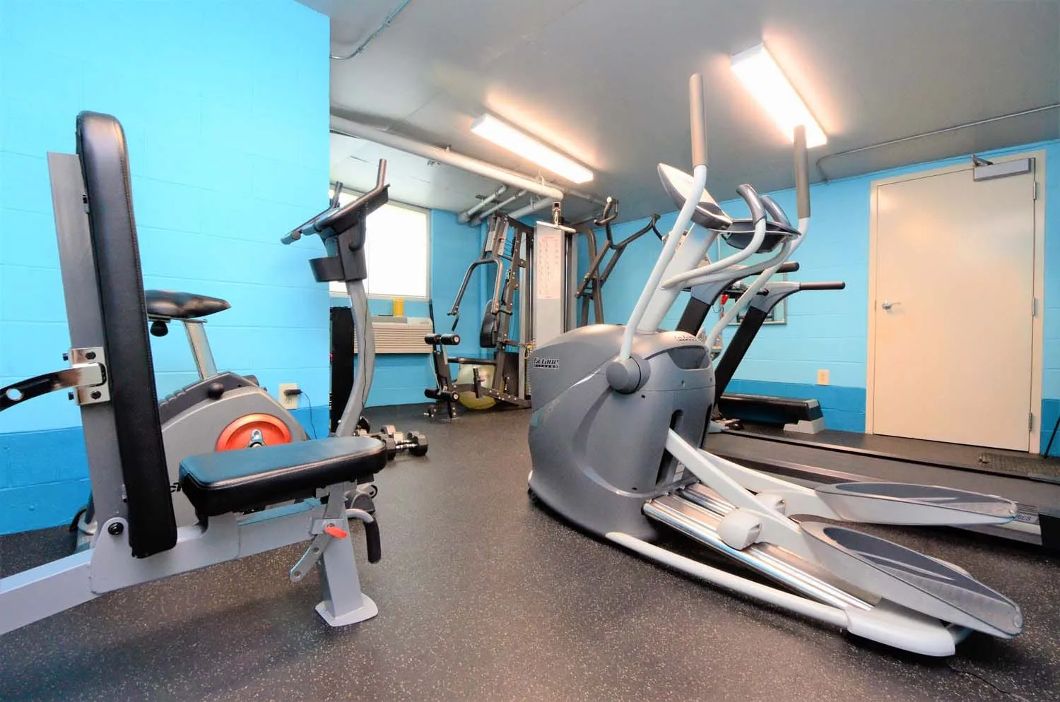 Building fitness room with cardio machines